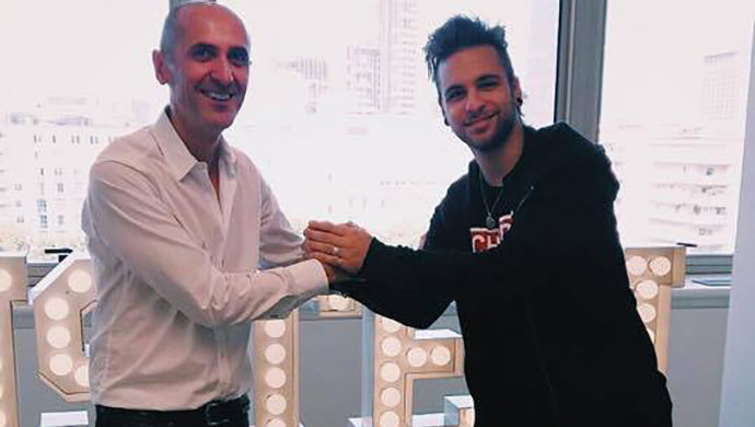 Alessio Bernabei firma con Warner Music