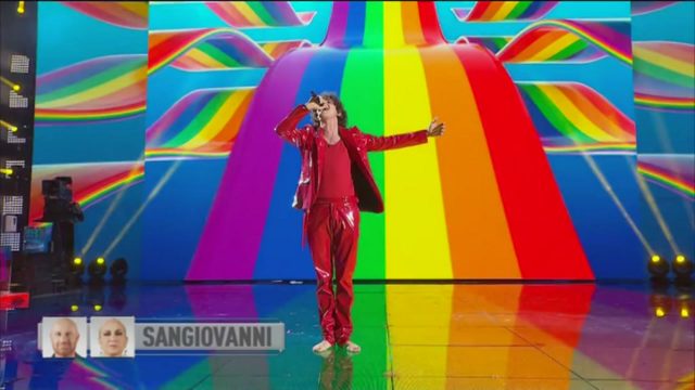 Sangiovanni Felicità 17 aprile - Amici Clip | Witty TV