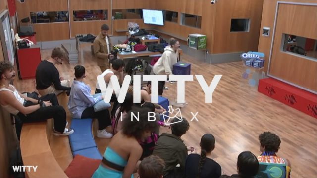 WITTYINBOX 19 NOVEMBRE - Amici Backstage | Witty TV